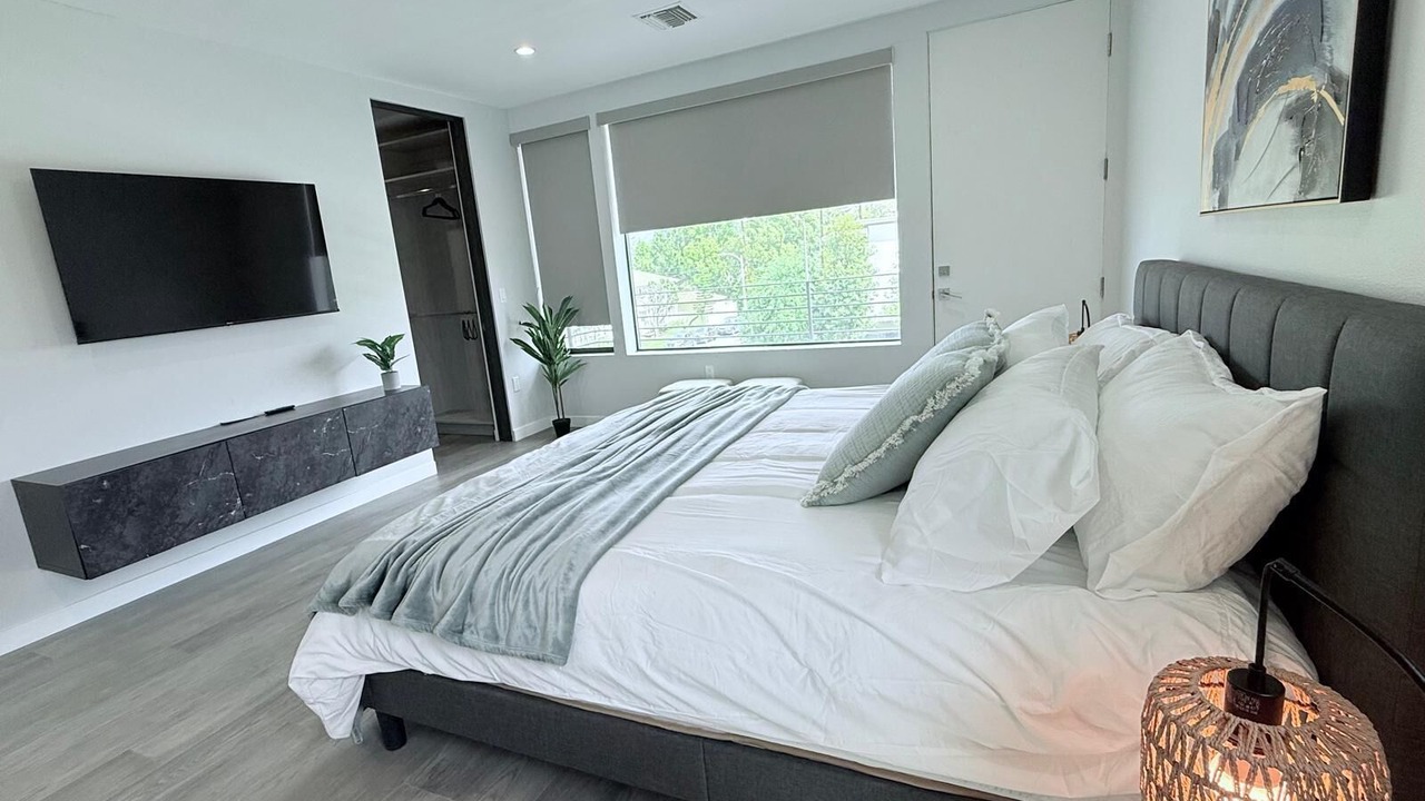 Photo of Bedroom in Valley Village