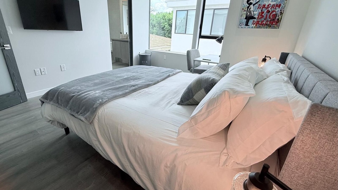 Photo of Bedroom in Valley Village