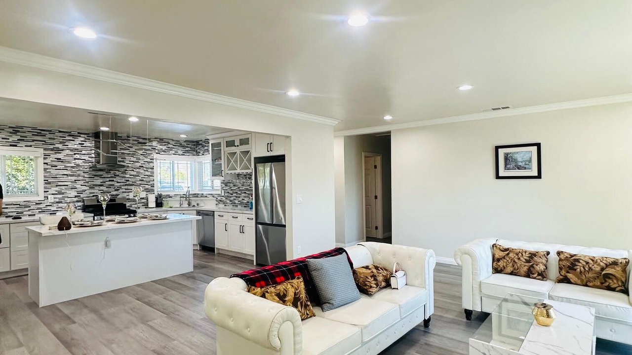 Photo of Livingroom in Midway City