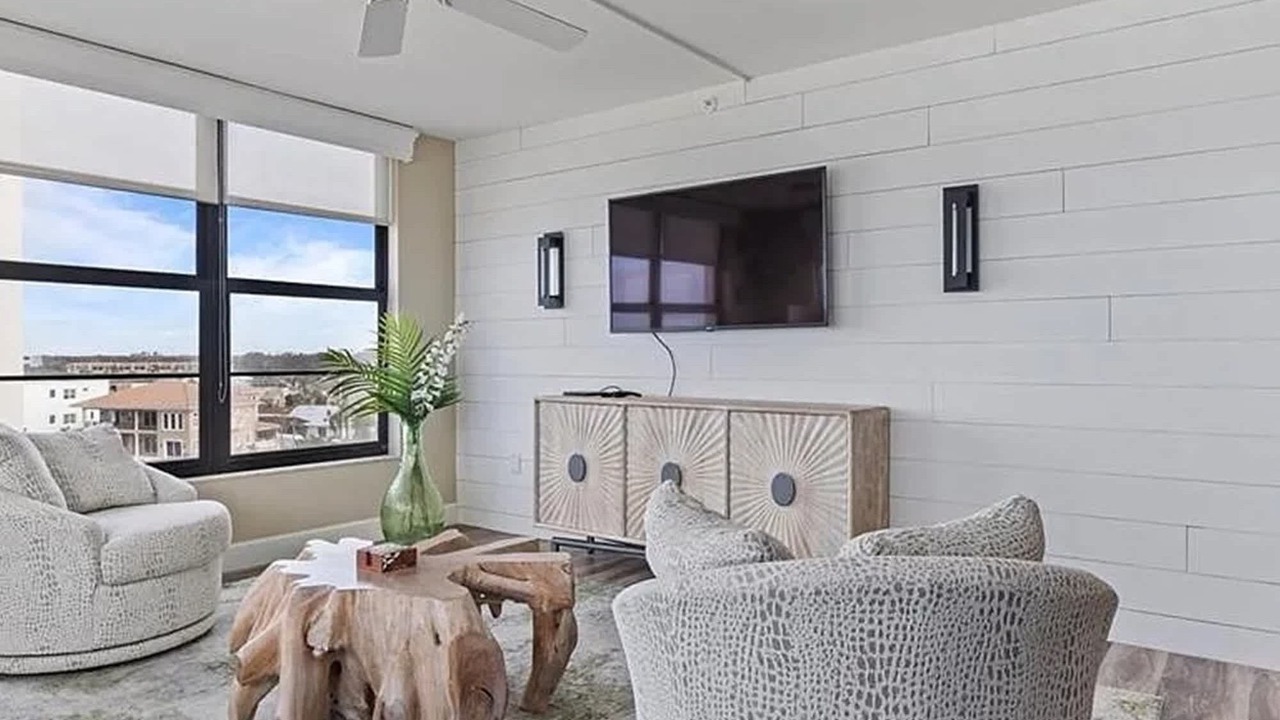 Photo of Livingroom in Golden Beach