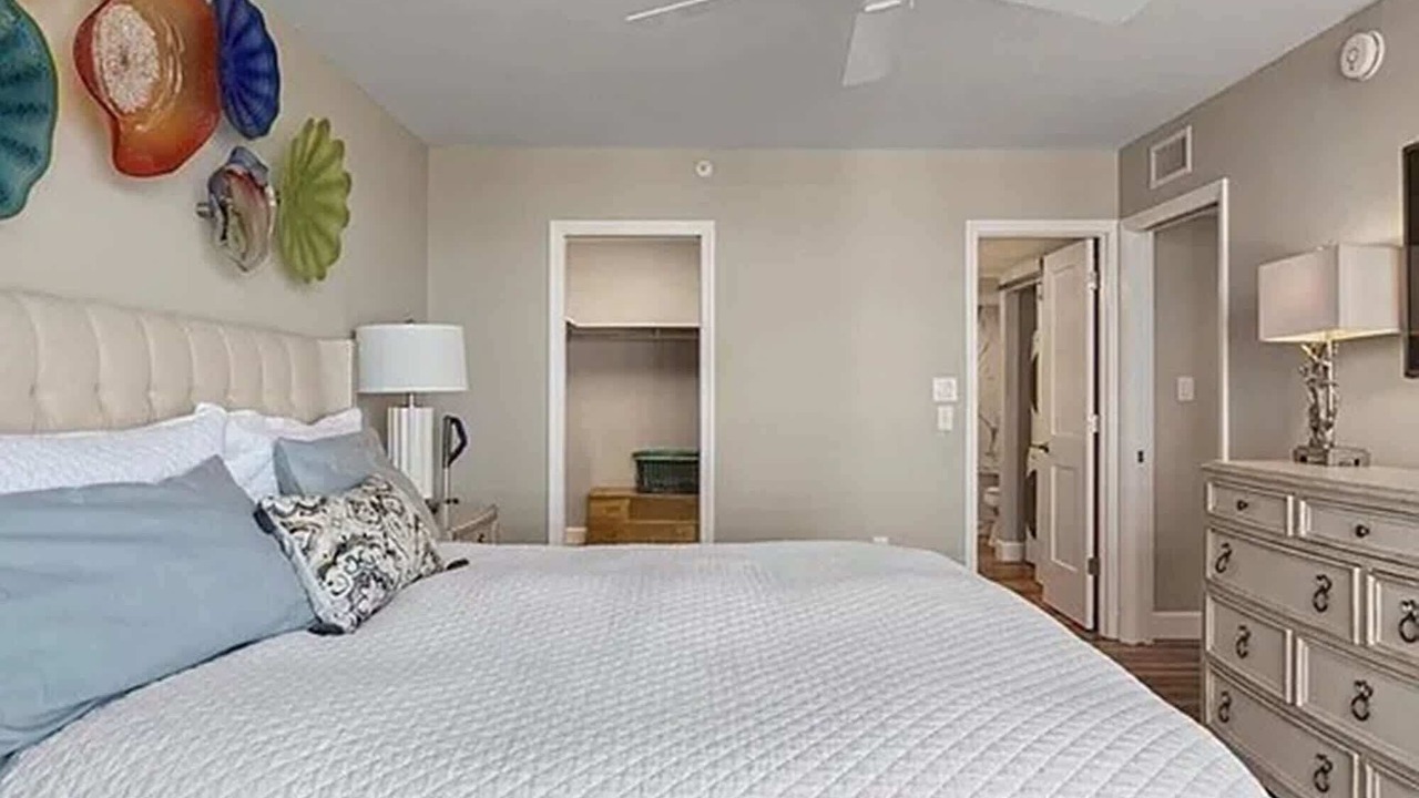 Photo of Bedroom in Golden Beach