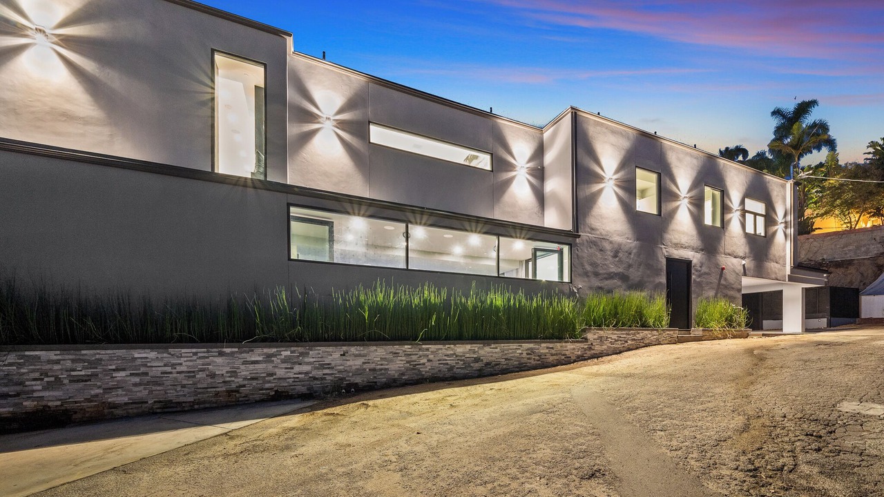 Photo of Outdoor in Hollywood Hills West