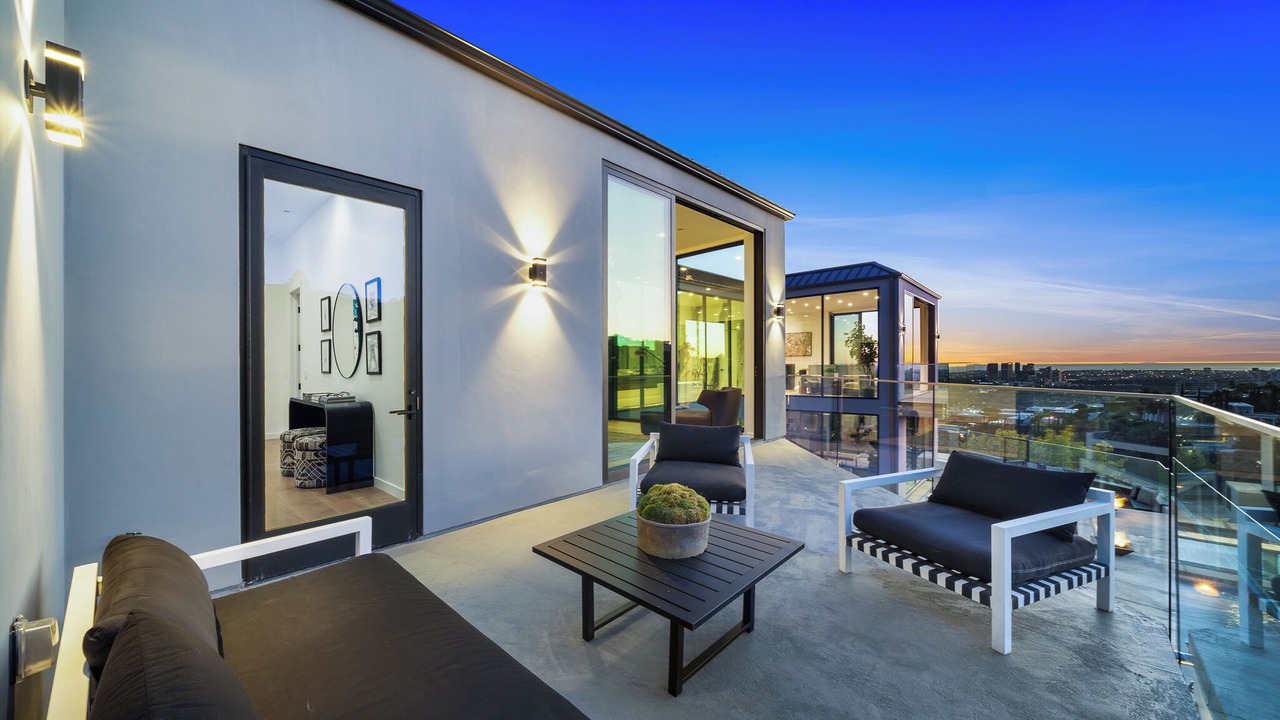 Photo of Patio Balcony in Hollywood Hills West