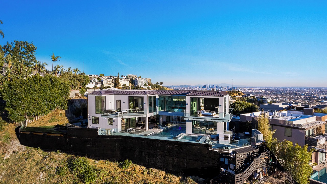 Photo of Outdoor in Hollywood Hills West