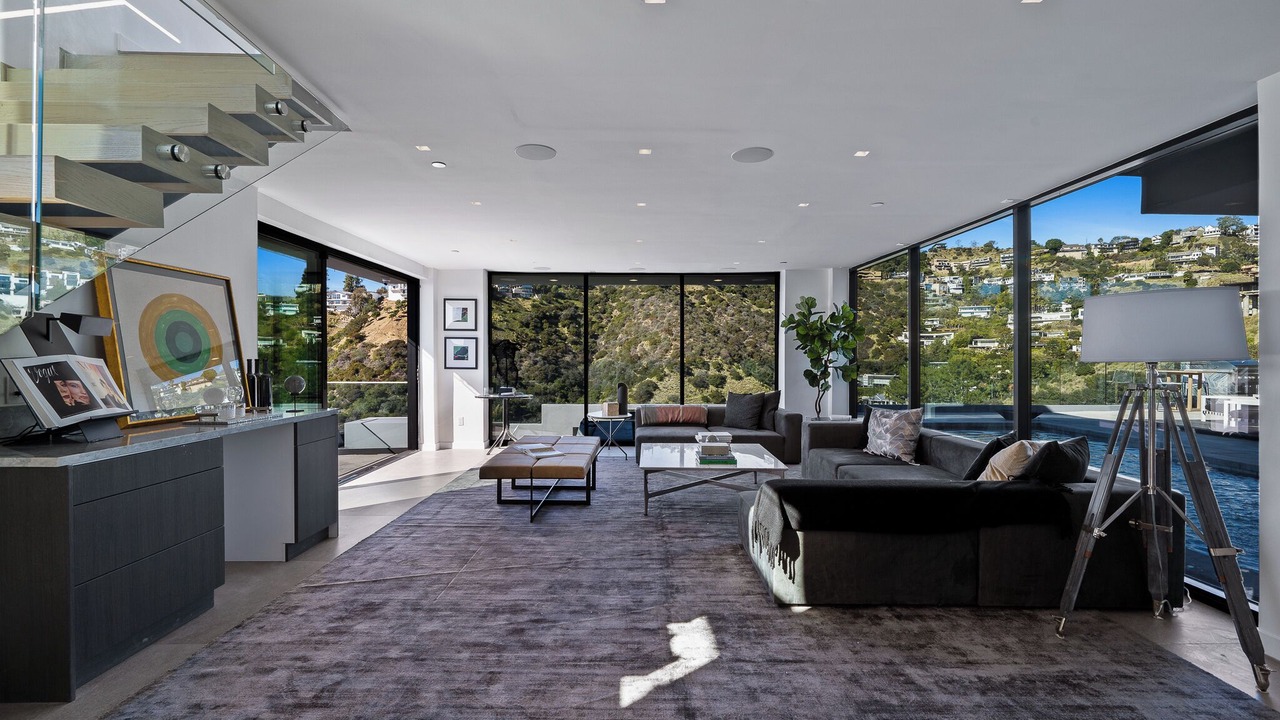 Photo of Livingroom in Hollywood Hills West