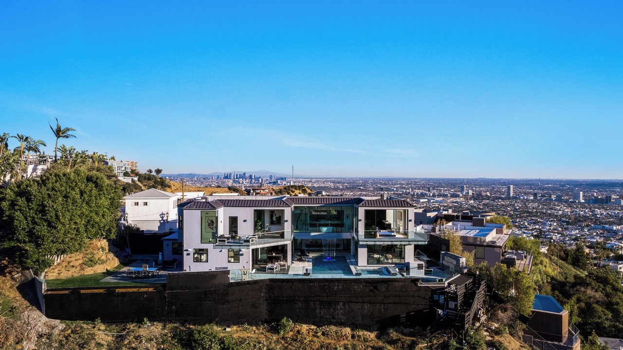 Photo of Outdoor in Hollywood Hills West