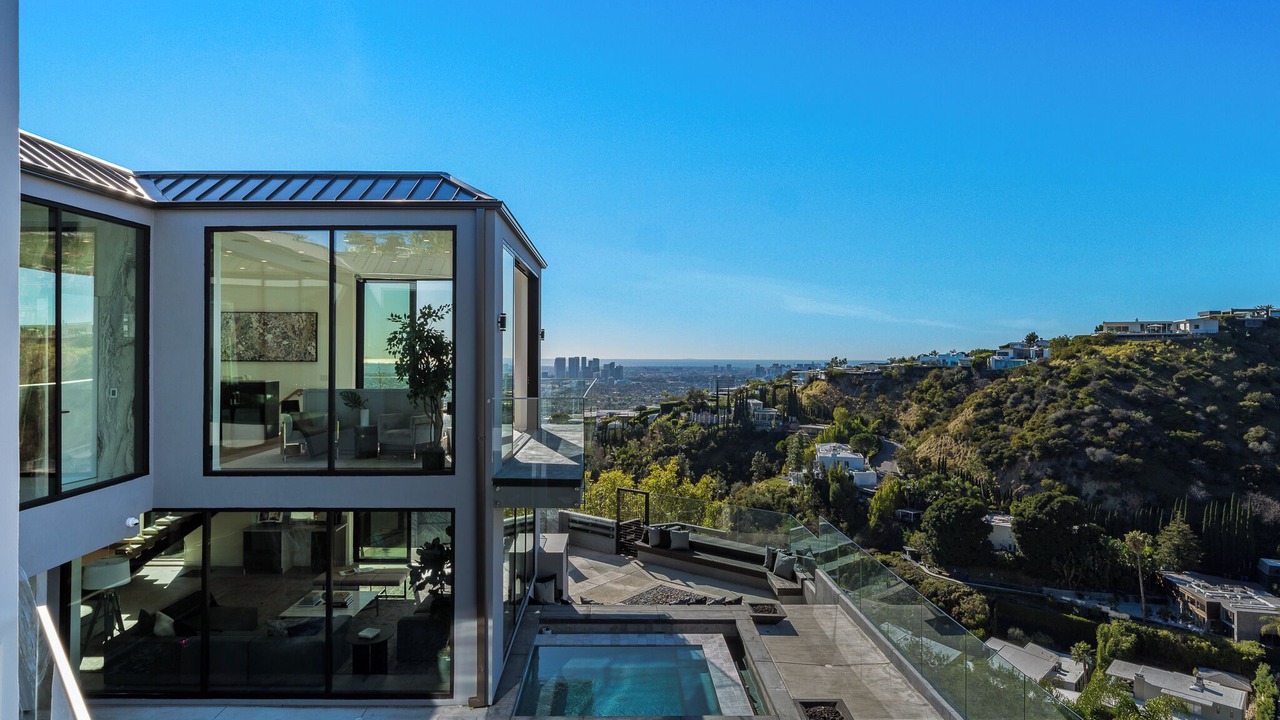 Photo of Outdoor in Hollywood Hills West