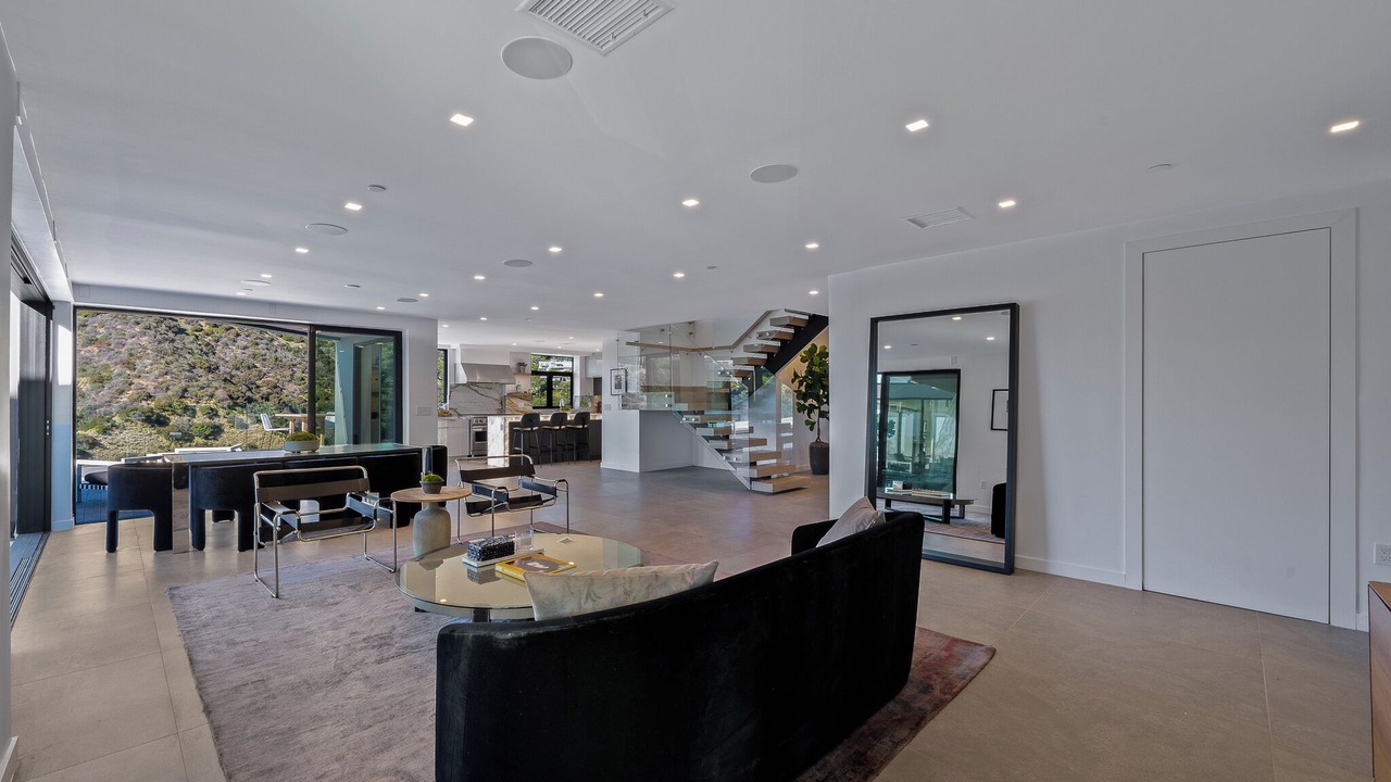 Photo of Others in Hollywood Hills West