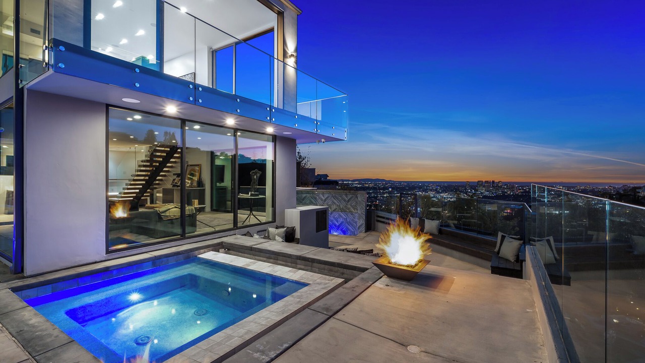 Photo of Outdoor in Hollywood Hills West