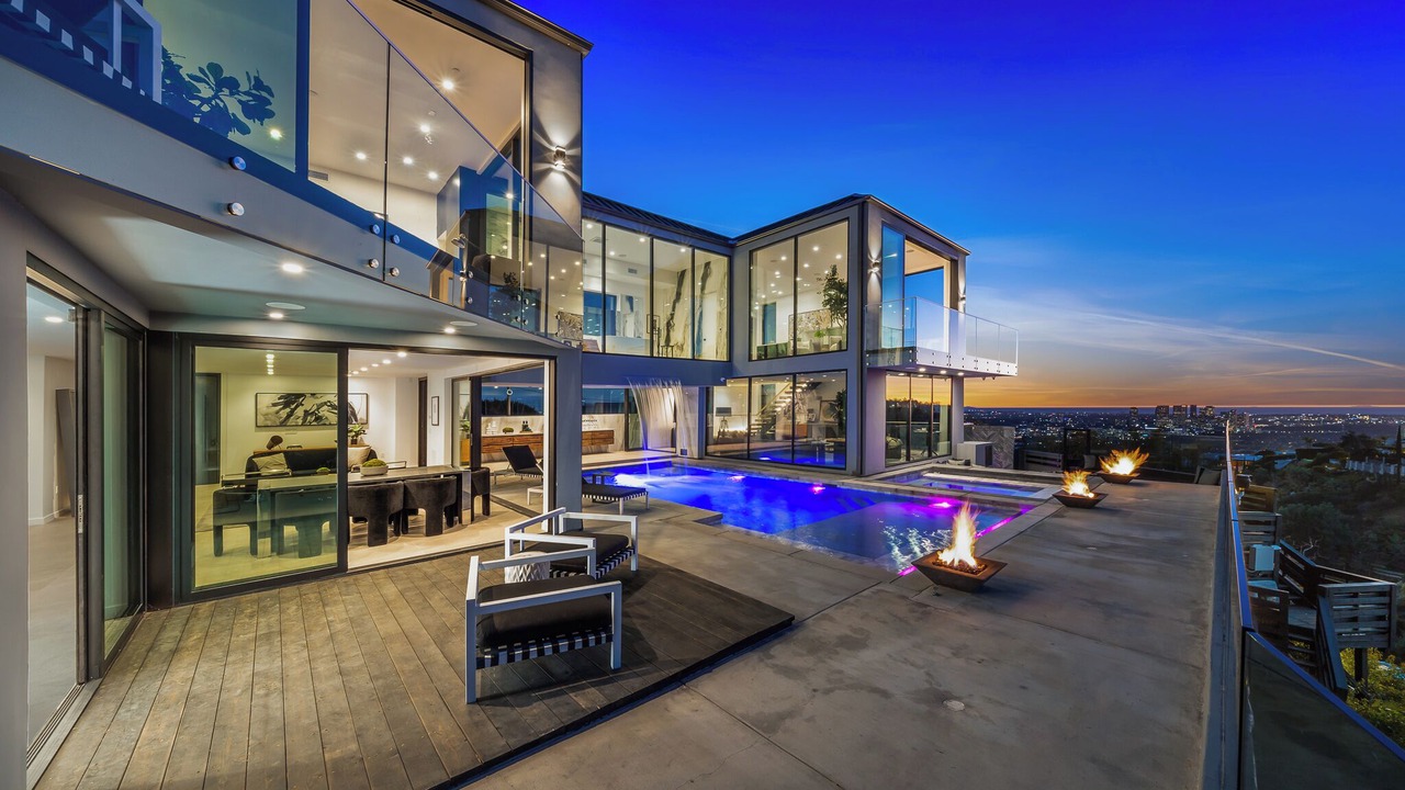 Photo of Outdoor in Hollywood Hills West