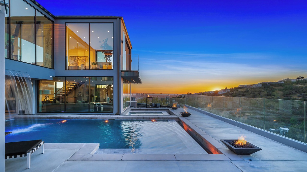 Photo of Outdoor in Hollywood Hills West
