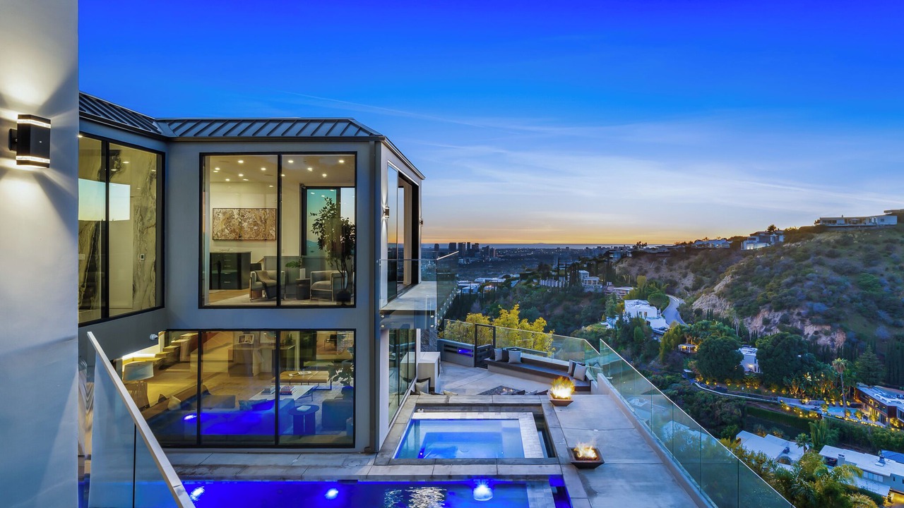 Photo of Outdoor in Hollywood Hills West