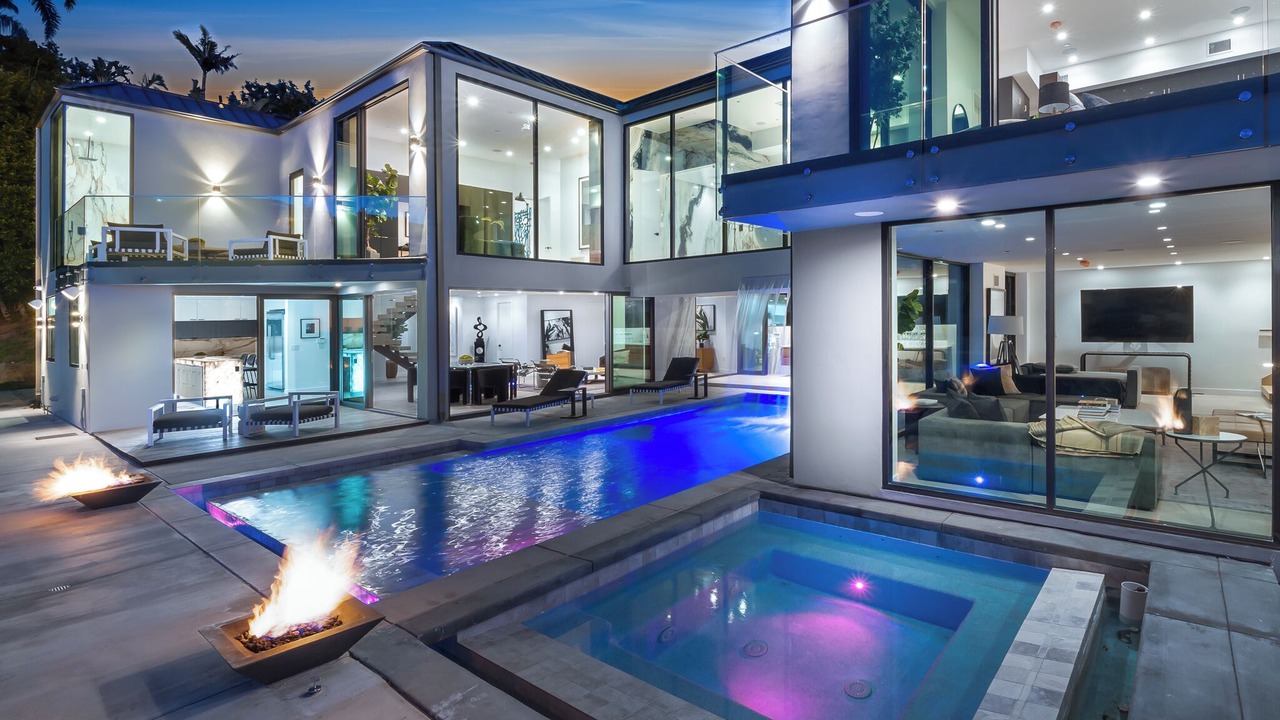 Photo of Outdoor in Hollywood Hills West