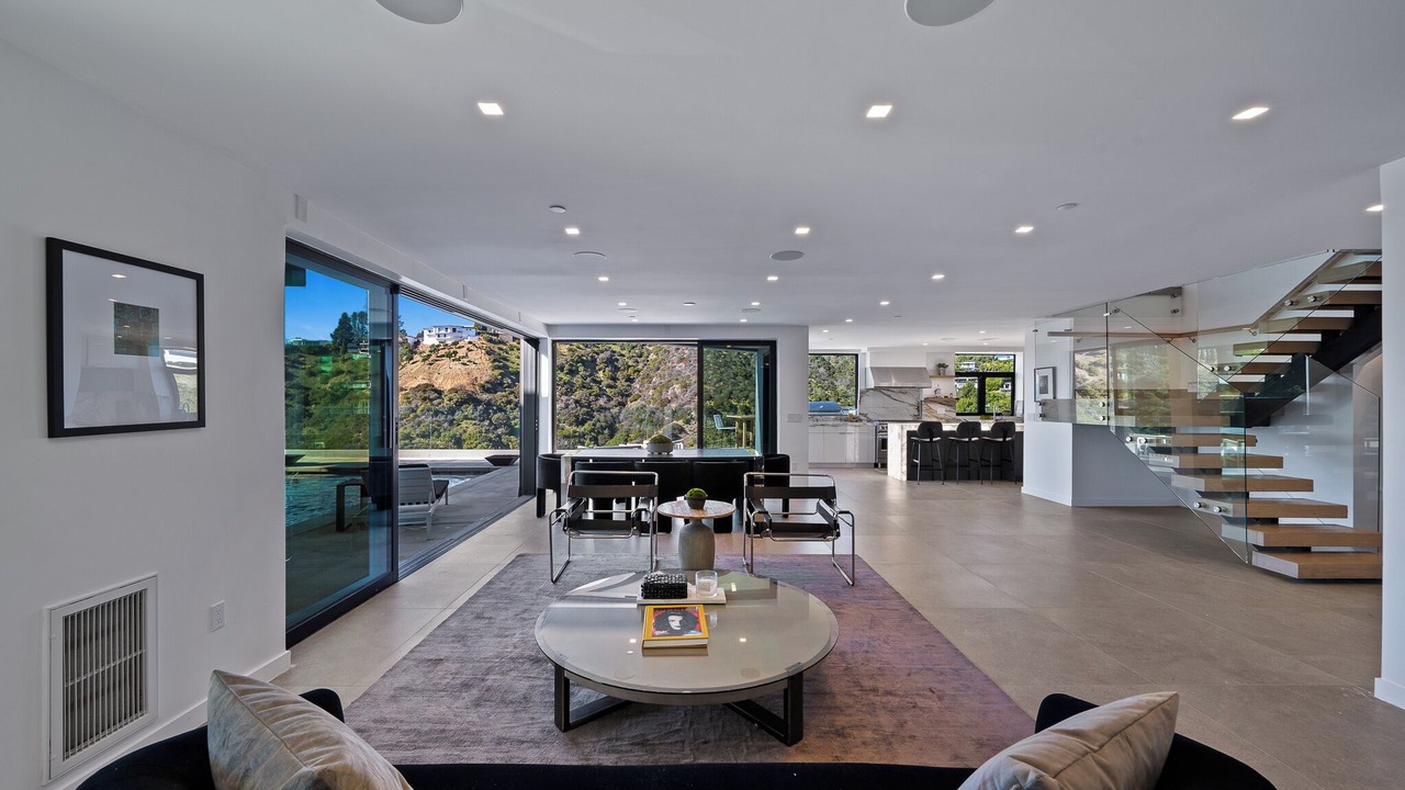Photo of Others in Hollywood Hills West