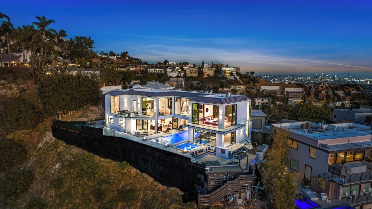 Photo of Outdoor in Hollywood Hills West
