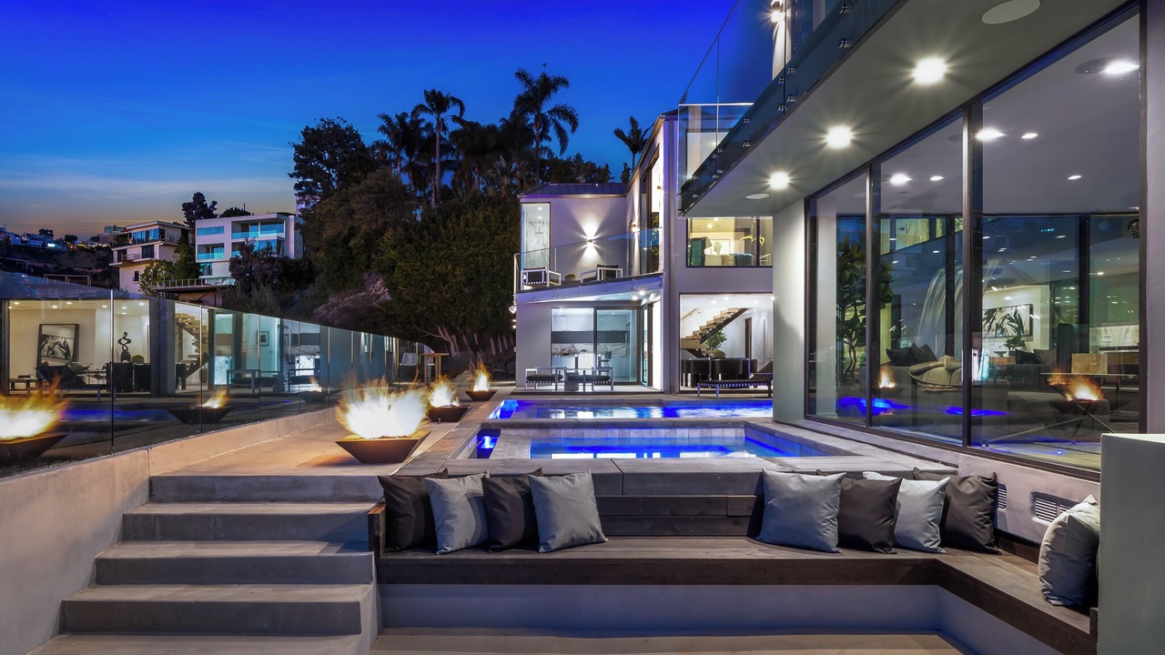 Photo of Patio Balcony in Hollywood Hills West
