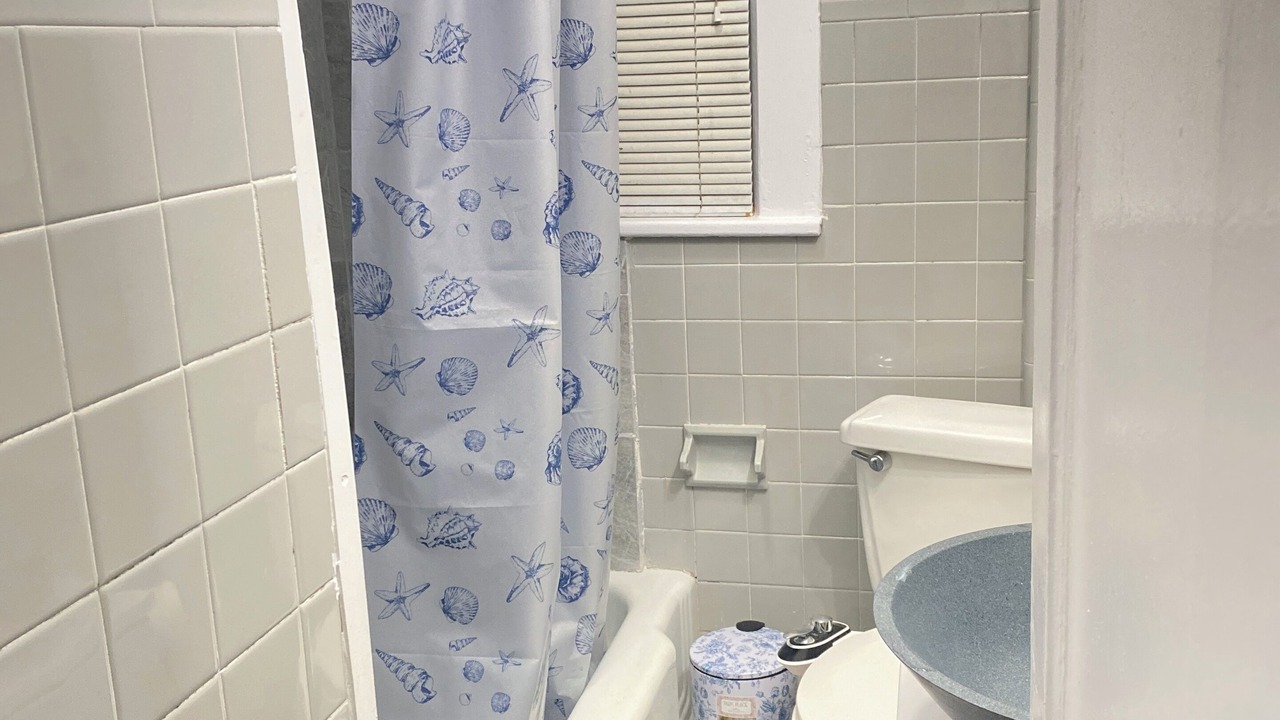 Photo of Bathroom in Teaneck