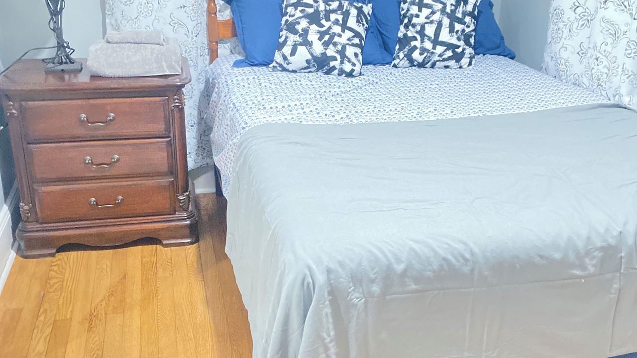 Photo of Bedroom in Teaneck