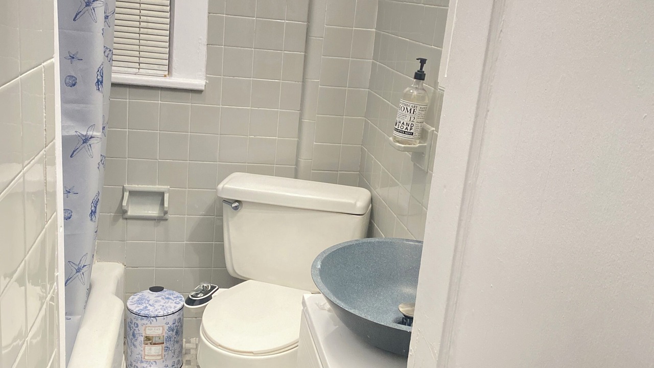 Photo of Bathroom in Teaneck