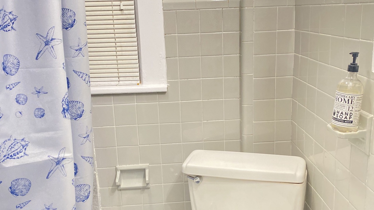 Photo of Bathroom in Teaneck
