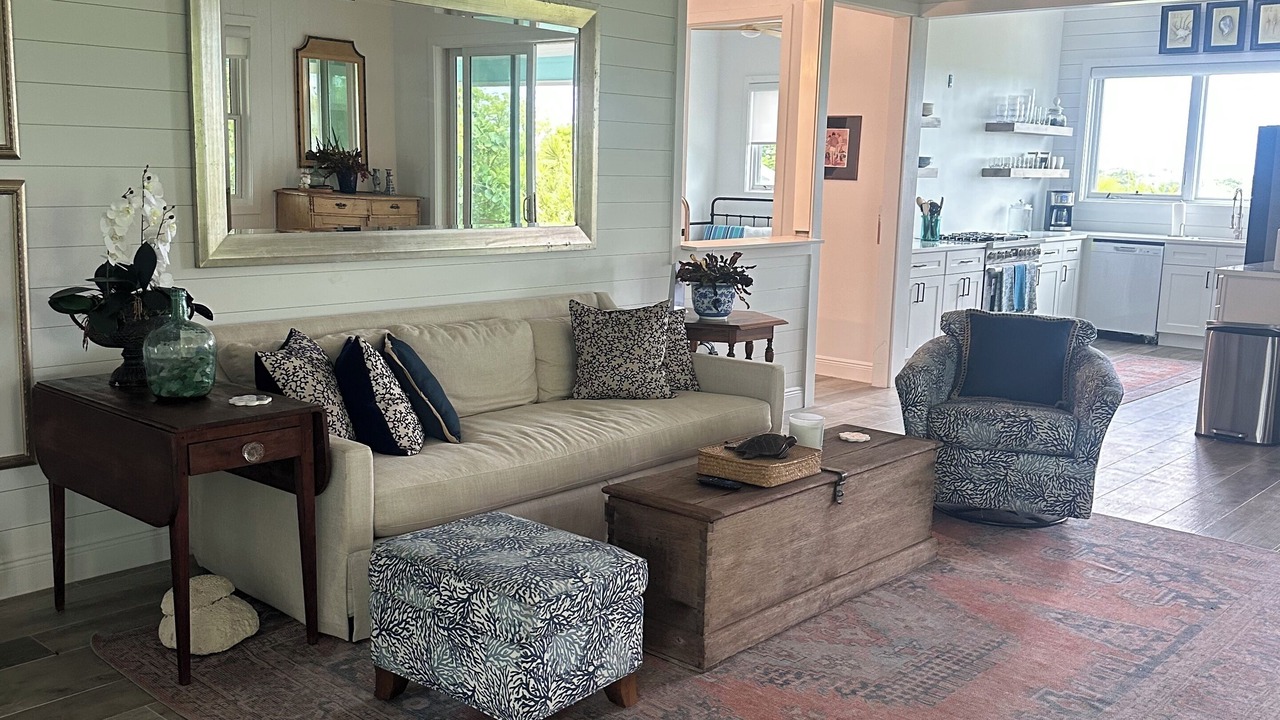 Photo of Livingroom in Green Turtle Cay