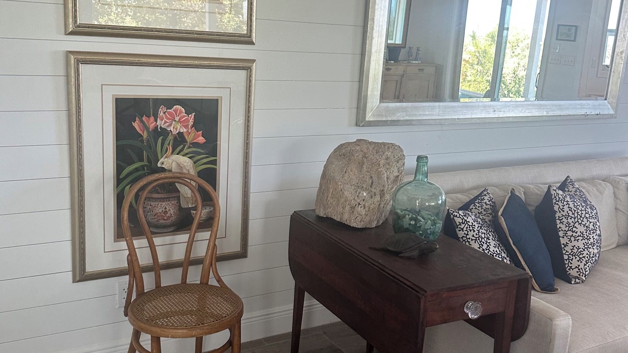 Photo of Livingroom in Green Turtle Cay