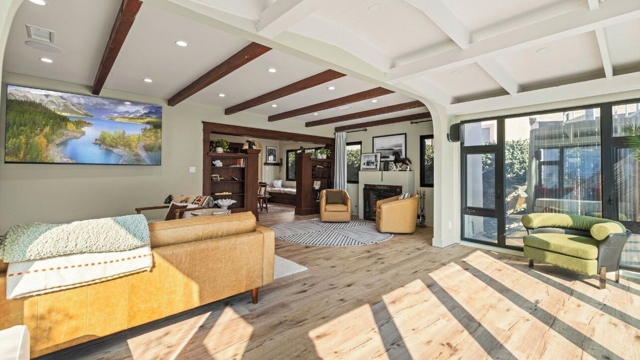 Photo of Livingroom in Silver Strand