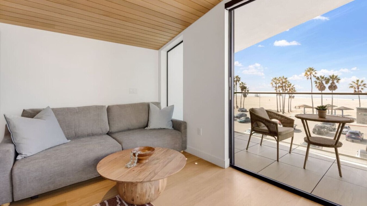 Photo of Livingroom in Los Angeles County