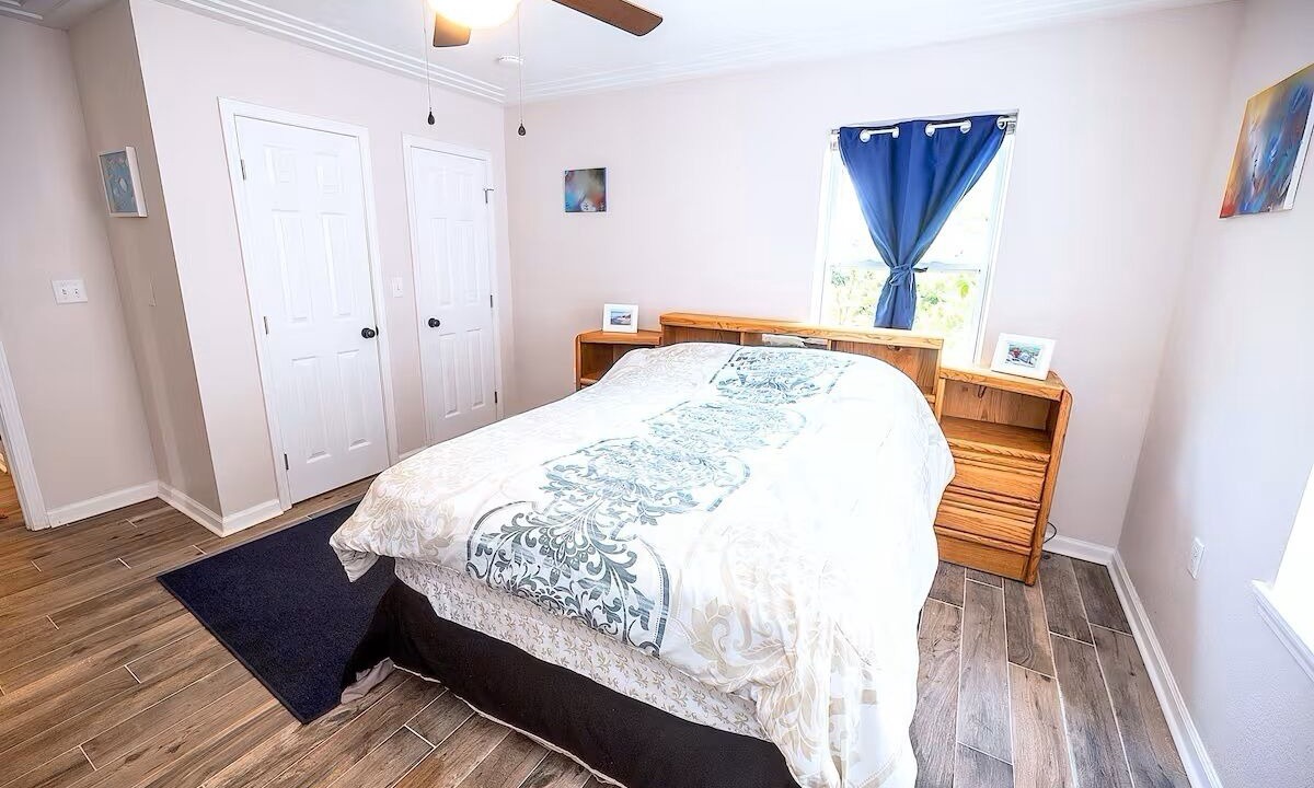 Photo of Bedroom in Navy Point
