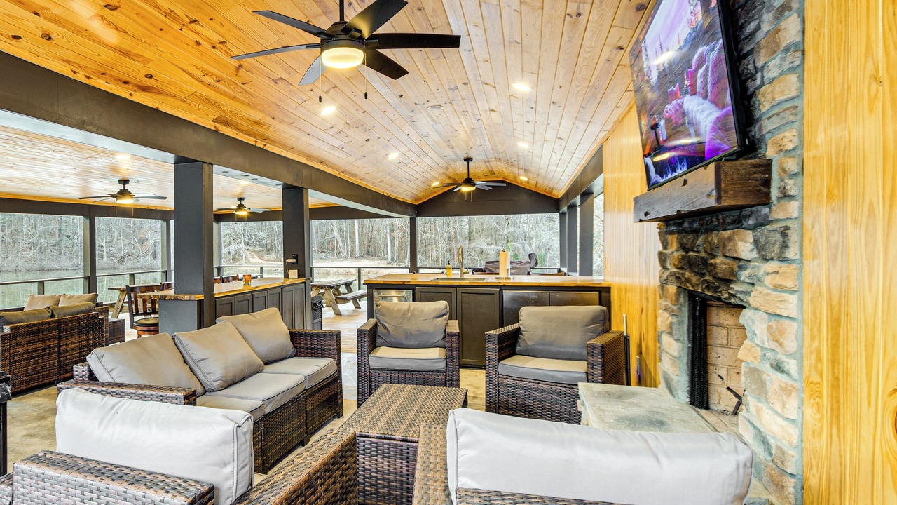 Photo of Livingroom in Tougaloo