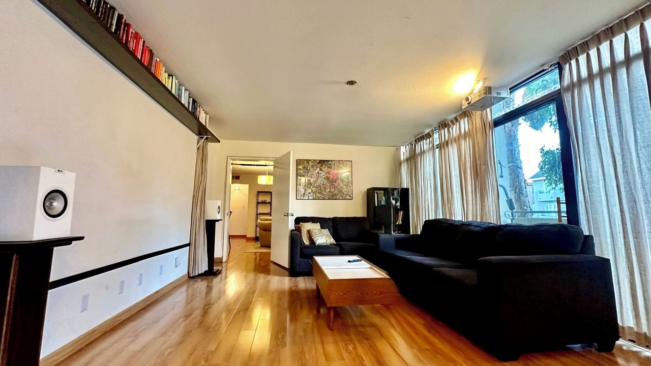 Photo of Livingroom in West Los Angeles