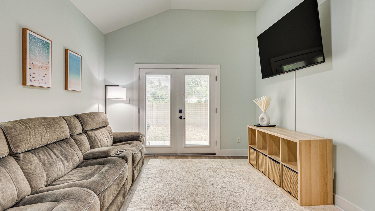 Photo of Livingroom in Sanders Beach