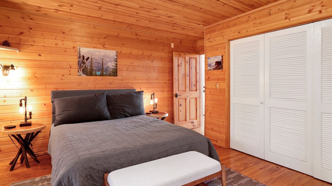 Photo of Bedroom in Fawnskin