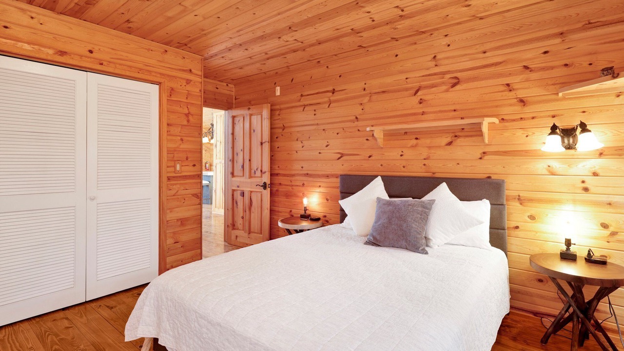 Photo of Bedroom in Fawnskin