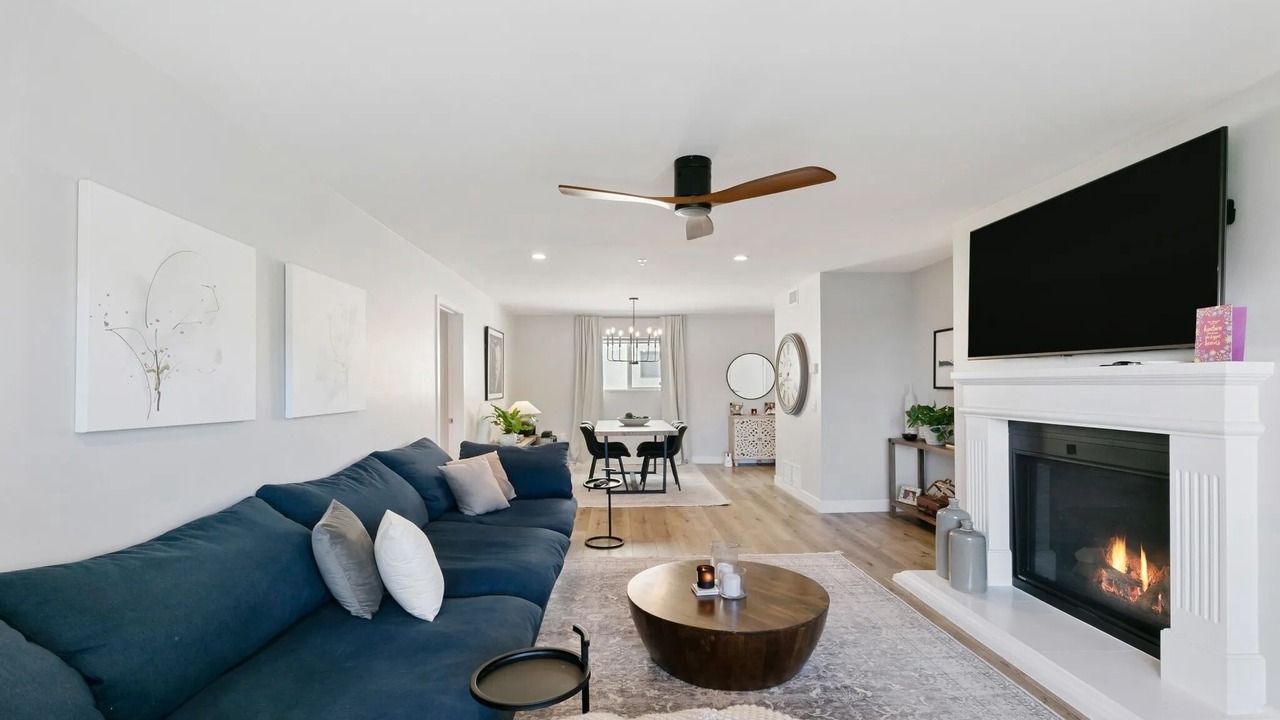 Photo of Livingroom in Central Malibu