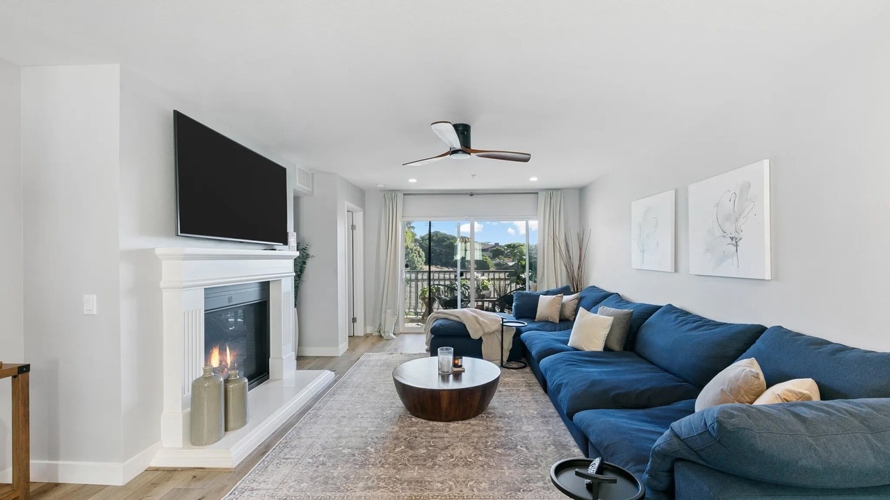 Photo of Livingroom in Central Malibu