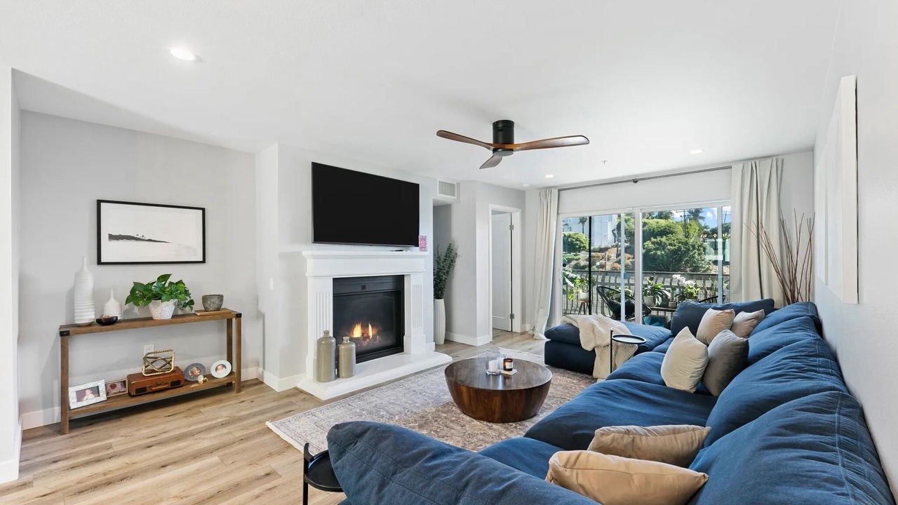 Photo of Livingroom in Central Malibu
