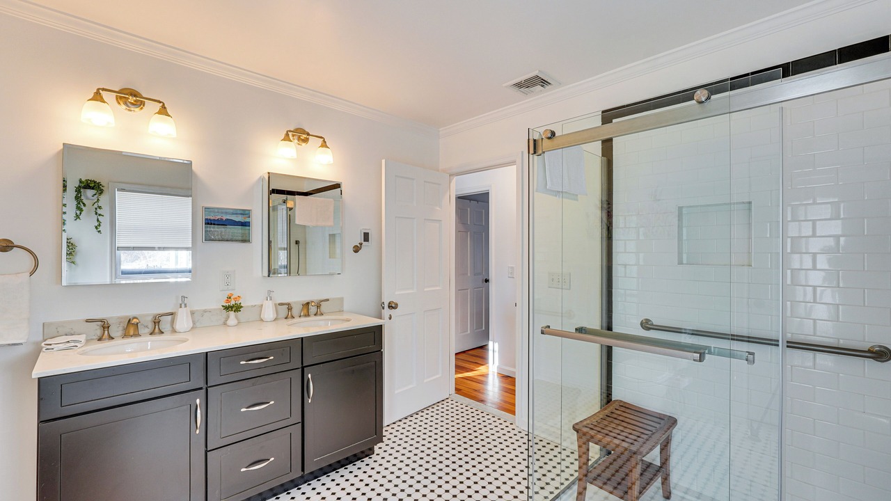 Photo of Bathroom in Walton Park