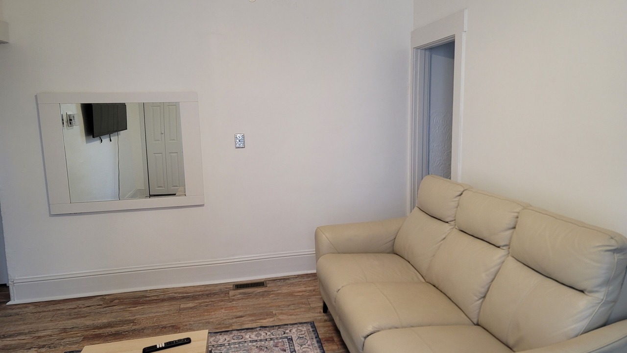 Photo of Livingroom in Teaneck