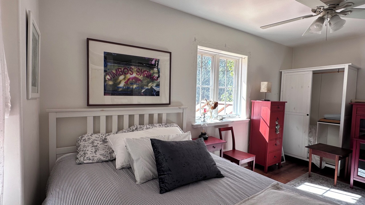 Photo of Bedroom in Ludlam