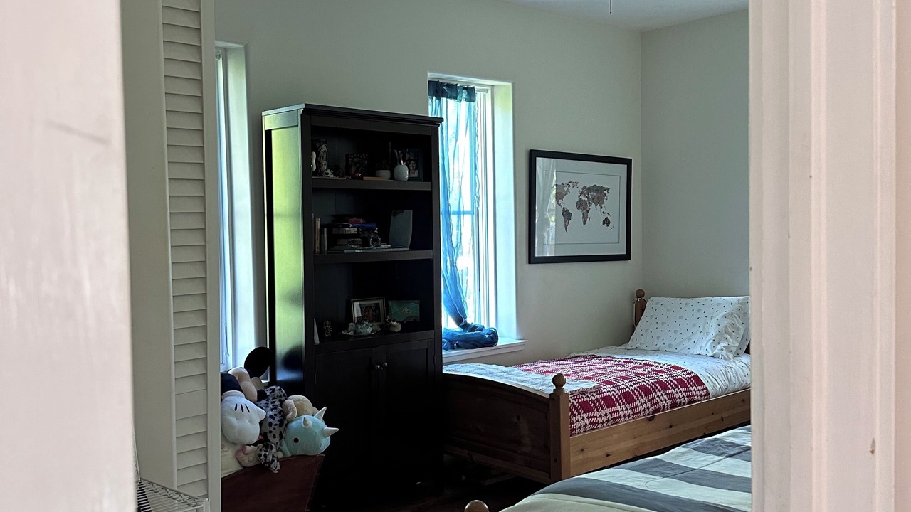 Photo of Bedroom in Ludlam
