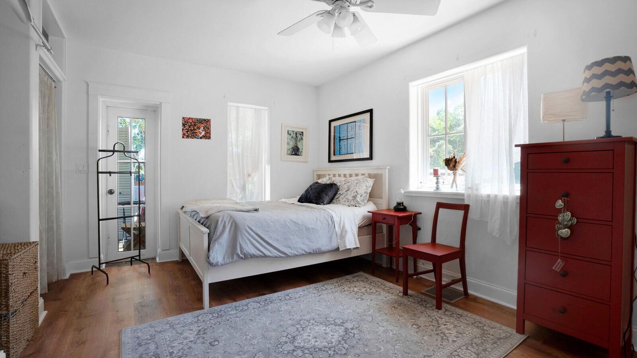 Photo of Bedroom in Ludlam