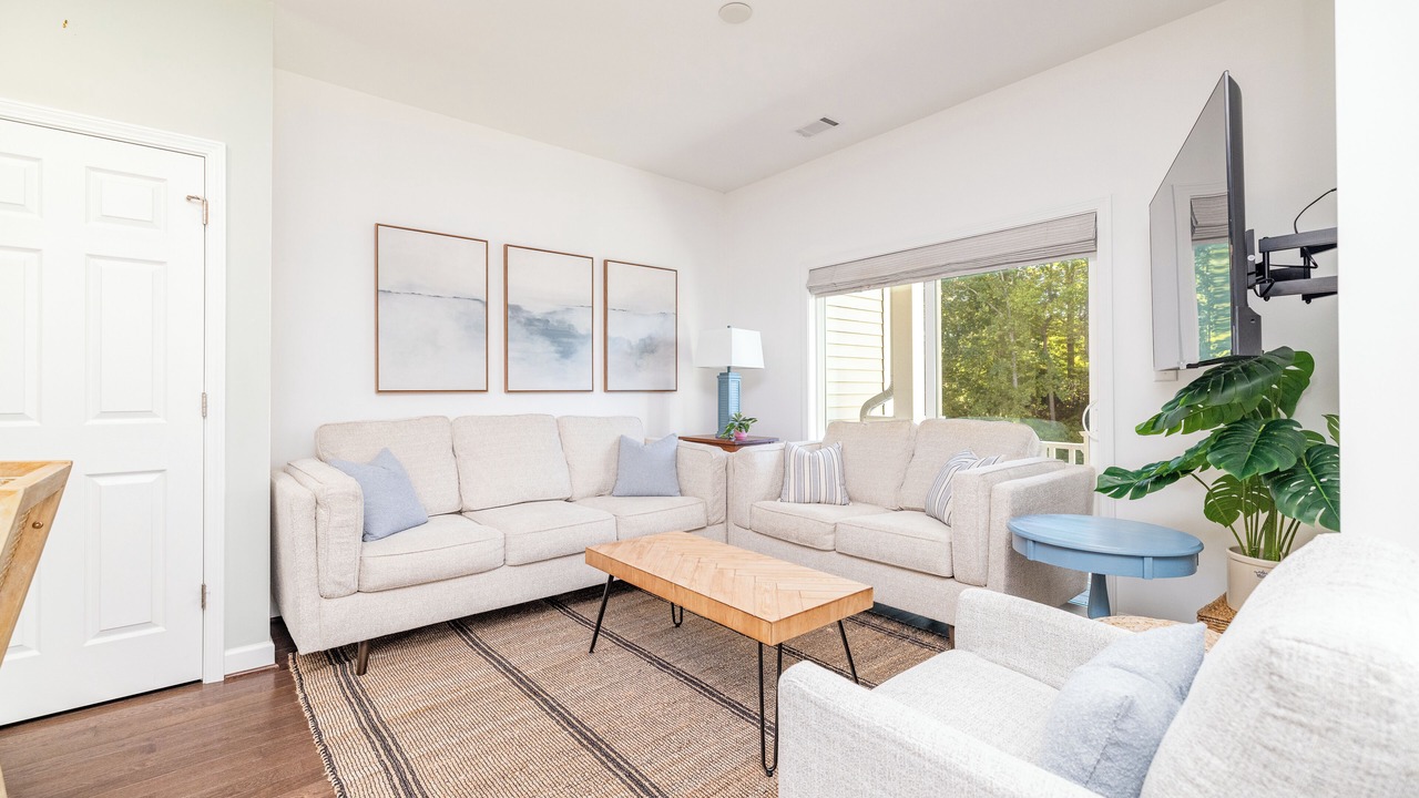 Photo of Livingroom in Eatons Crossing