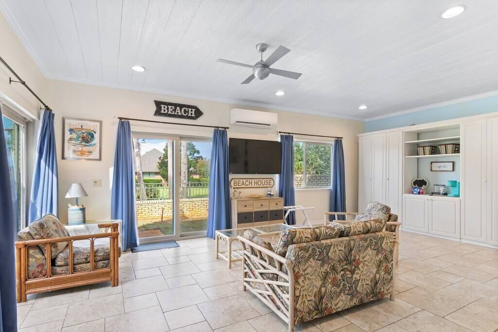 Photo of Livingroom in Ono Island