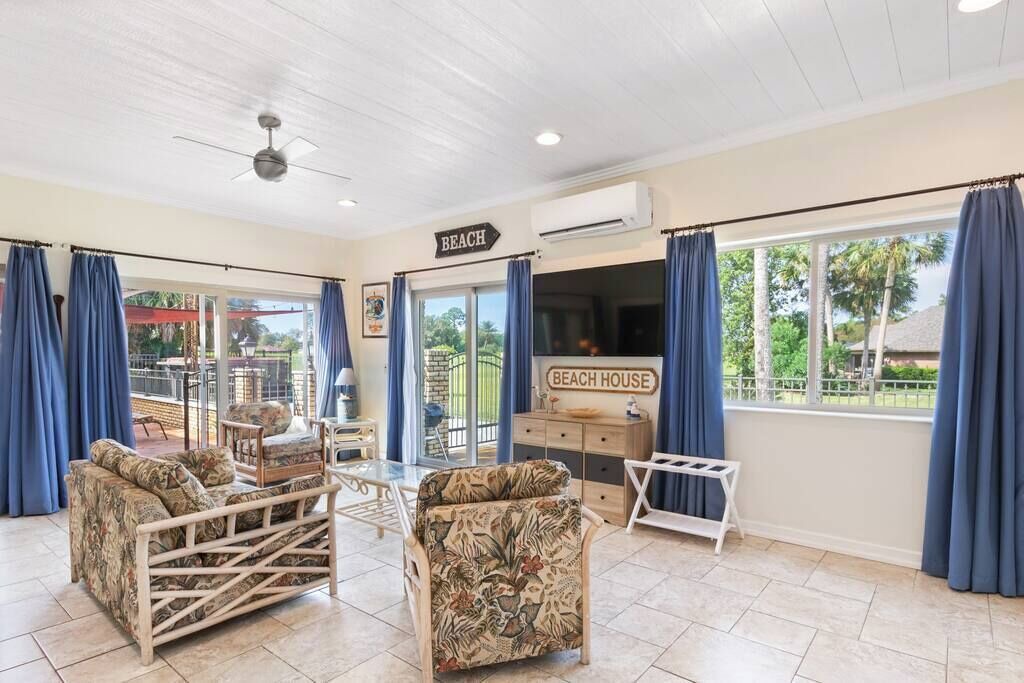 Photo of Livingroom in Ono Island