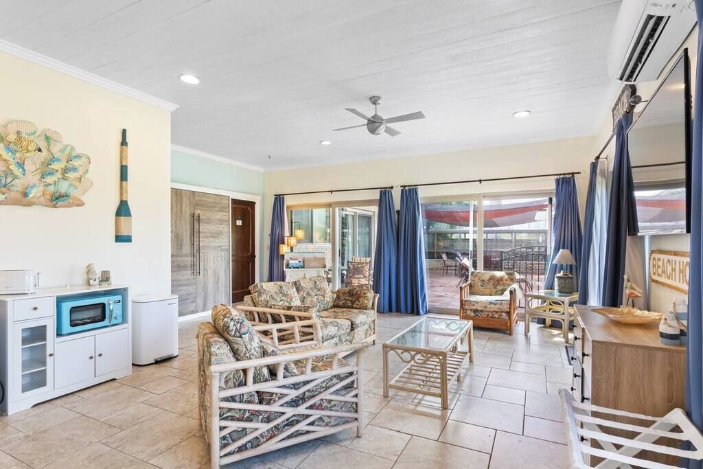 Photo of Livingroom in Ono Island