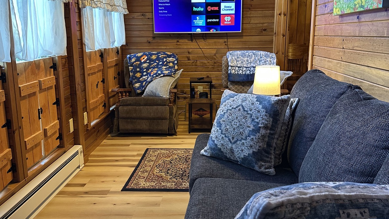 Photo of Livingroom in Pymatuning Central