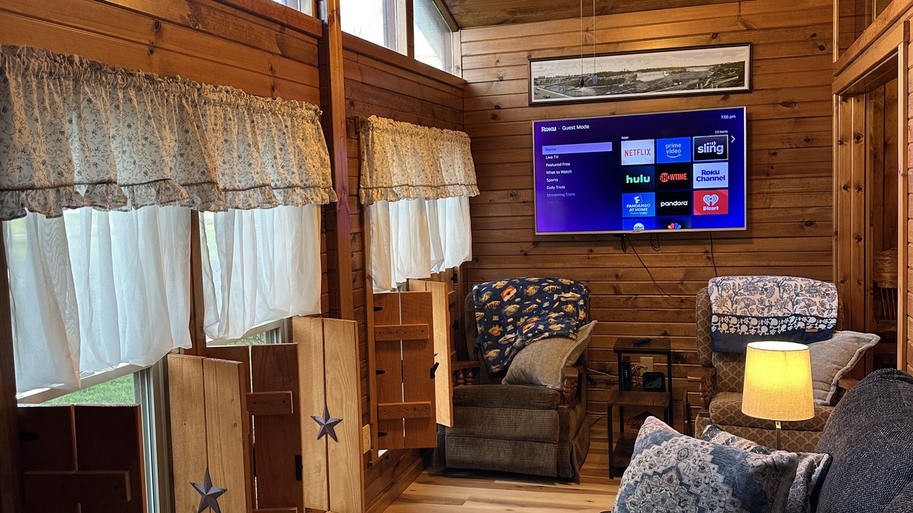 Photo of Livingroom in Pymatuning Central