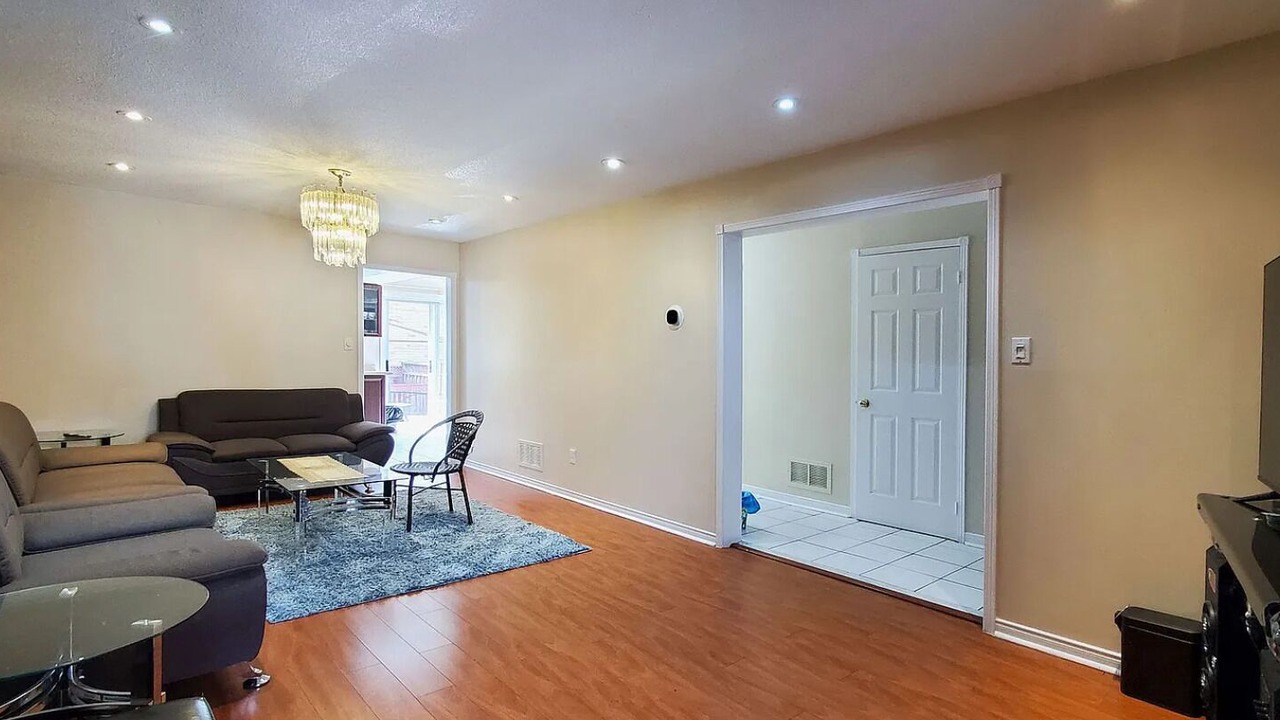 Photo of Livingroom in East Credit