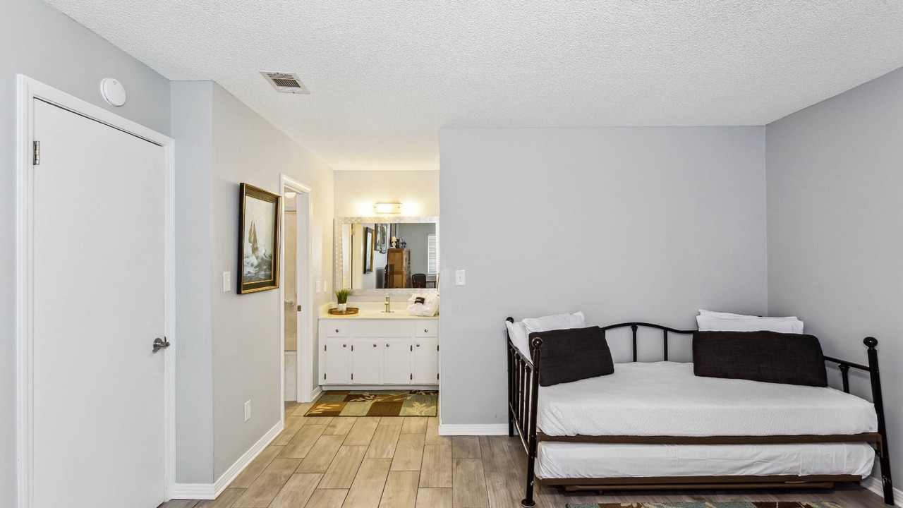 Photo of Bedroom in Ono Island
